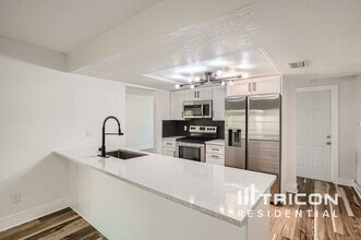7515 Winging Way Dr in Tampa, FL - Building Photo - Building Photo