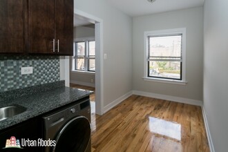 2244 W Wilson, Unit M00B in Chicago, IL - Building Photo - Building Photo