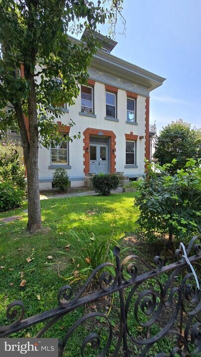 1500 Mineral Spring Rd in Reading, PA - Building Photo