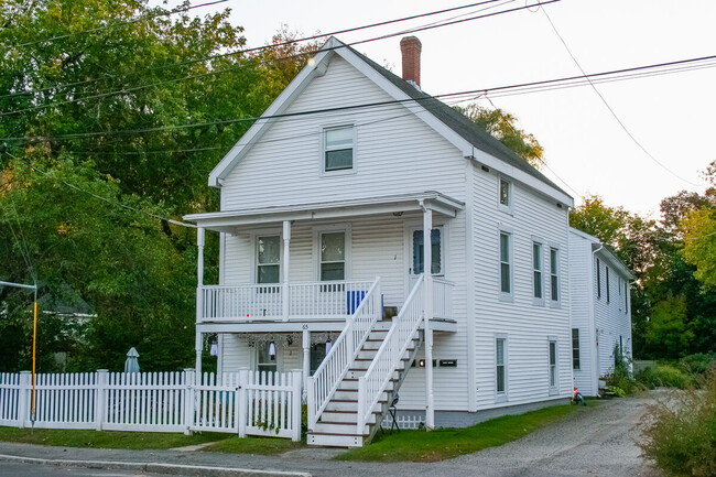 65 Union St in Somersworth, NH - Foto de edificio - Primary Photo