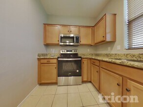 17750 W Banff Ln in Surprise, AZ - Foto de edificio - Building Photo