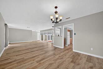 10402 Gulfstream Ln in Sugar Land, TX - Building Photo - Building Photo