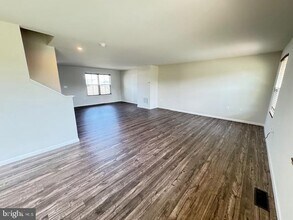 488 Switchgrass Ct in Bunker Hill, WV - Building Photo - Building Photo