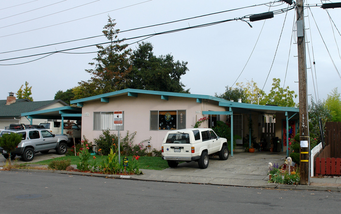 1011 Butte Ct in Santa Rosa, CA - Building Photo