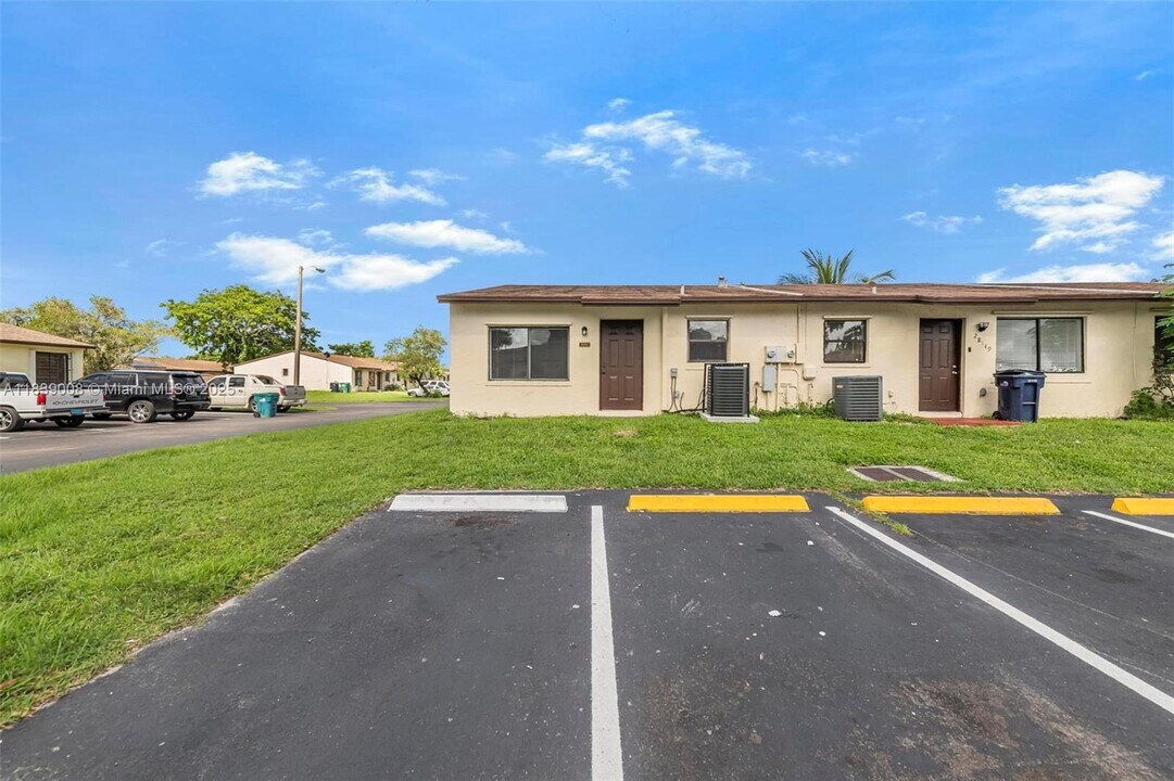 28151 SW 142nd Ct in Homestead, FL - Building Photo