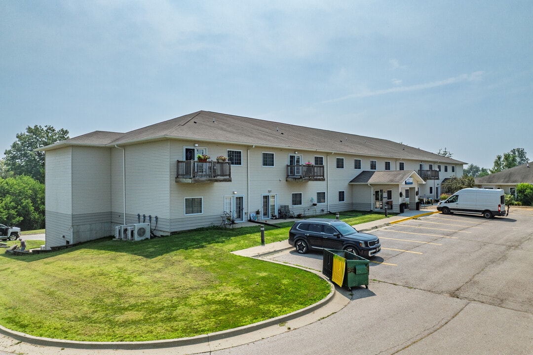 Meadow Glen Terrace in Indianola, IA - Building Photo