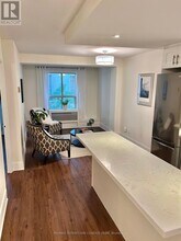 88 Charles St E in Toronto, ON - Building Photo - Building Photo