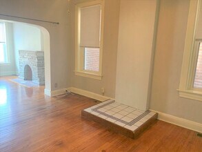 1077 S Taylor Ave in St. Louis, MO - Building Photo - Building Photo