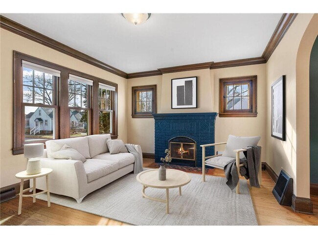 2300 NE McKinley St in Minneapolis, MN - Building Photo - Building Photo