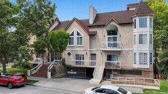 14937 Dickens St in Los Angeles, CA - Building Photo