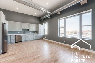 2620 N Milwaukee Ave in Chicago, IL - Building Photo - Building Photo