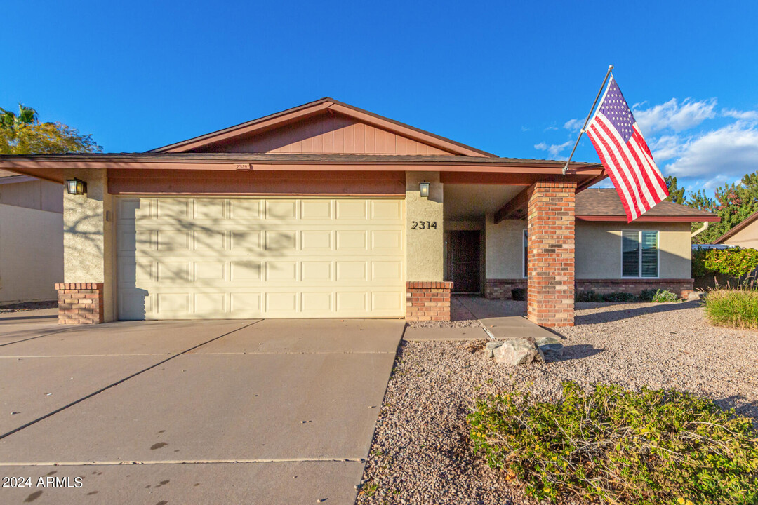 2314 W Palomino Dr in Chandler, AZ - Building Photo