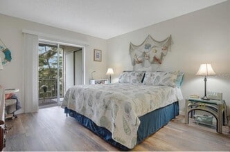 3622 Lake Bayshore Dr in Bradenton, FL - Building Photo - Building Photo