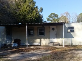 5457 Creel St in Graceville, FL - Building Photo