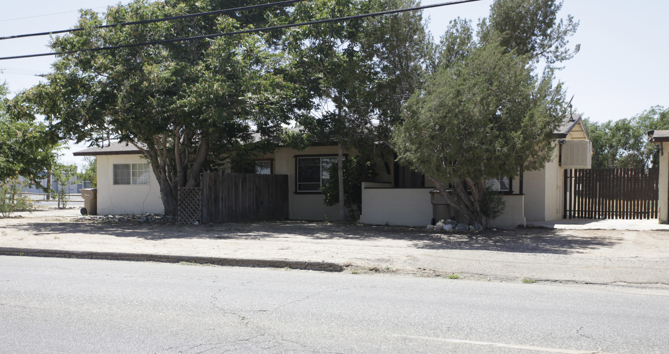 9238-9240 3rd Ave in Hesperia, CA - Building Photo