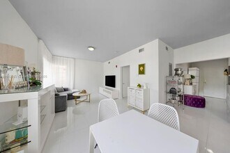1000 Meridian Ave in Miami Beach, FL - Building Photo - Building Photo