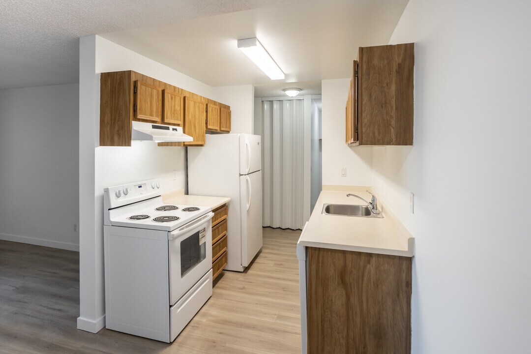 Christopher County in Edmonton, AB - Building Photo