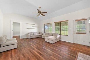 12753 Burson Dr in Manchaca, TX - Building Photo