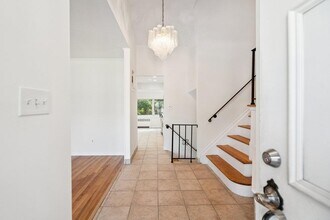 72 Winthrop Rd in Plainview, NY - Building Photo - Building Photo