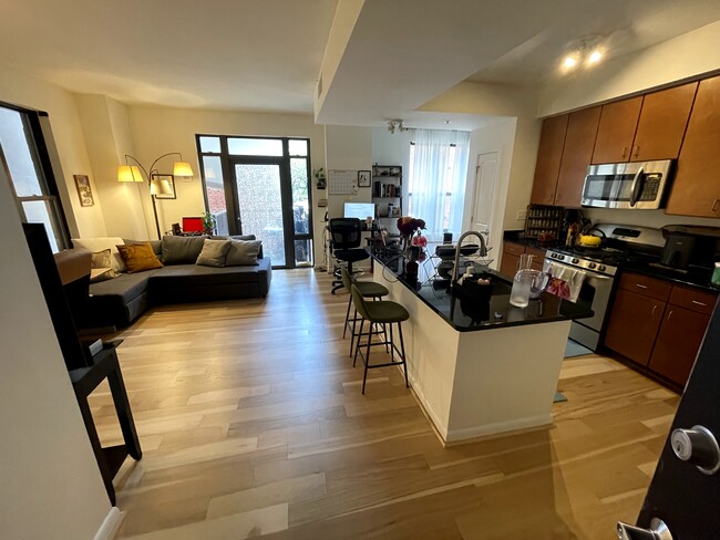 1001 L St NW, Unit 311 in Washington, DC - Building Photo - Building Photo