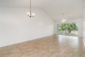 5737 Whitaker Rd in Naples, FL - Building Photo - Building Photo
