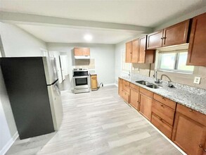 1987 Longdale Dr in Decatur, GA - Building Photo - Building Photo