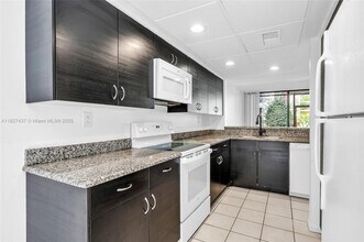 2821 SW 87th Ave in Davie, FL - Building Photo - Building Photo