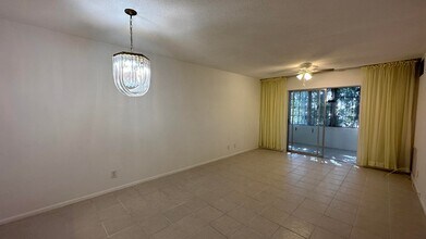 2214 NE 1st Way, Unit 206 in Boynton Beach, FL - Foto de edificio - Building Photo