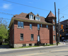 652 Kingston Rd in Toronto, ON - Building Photo - Building Photo