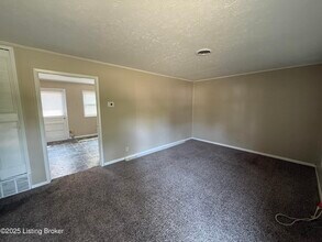 6709 Rebecca Ln in Louisville, KY - Building Photo - Building Photo