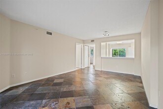9511 Weldon Cir in Tamarac, FL - Building Photo - Building Photo
