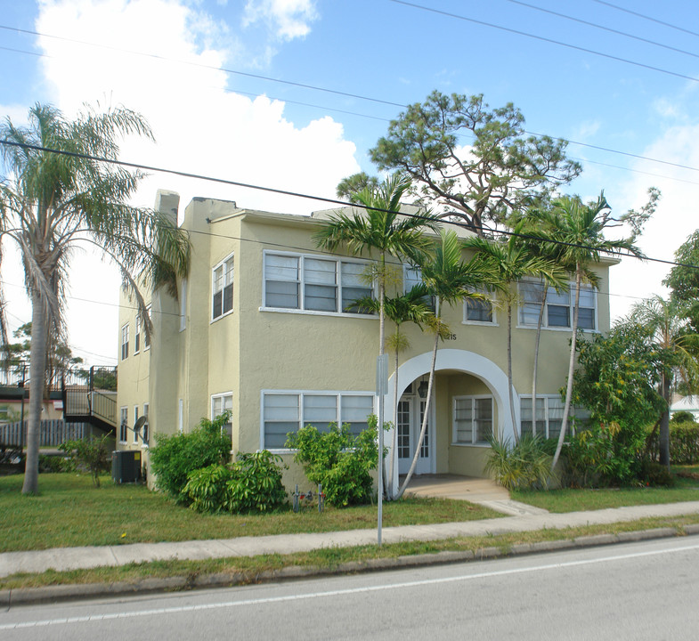 215 S Seacrest Blvd in Boynton Beach, FL - Building Photo