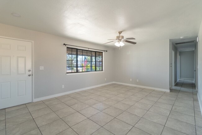 15070 Flathead Rd in Apple Valley, CA - Building Photo - Building Photo