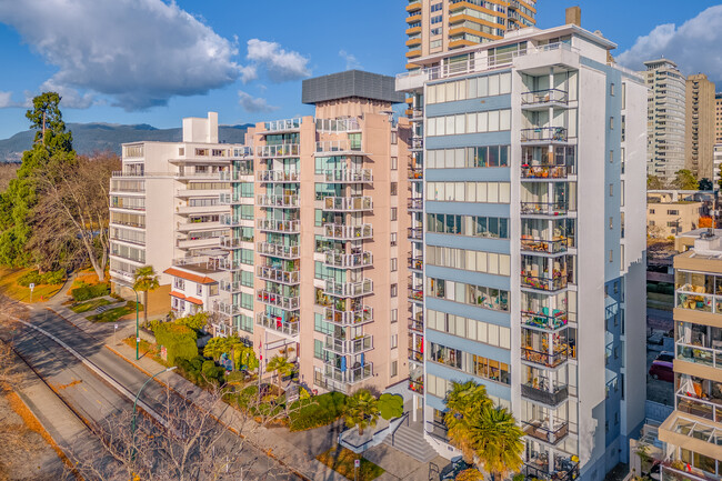 Flamingo in Vancouver, BC - Building Photo - Building Photo