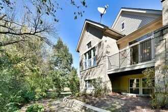 982 Indigo Ct in Hanover Park, IL - Building Photo - Building Photo