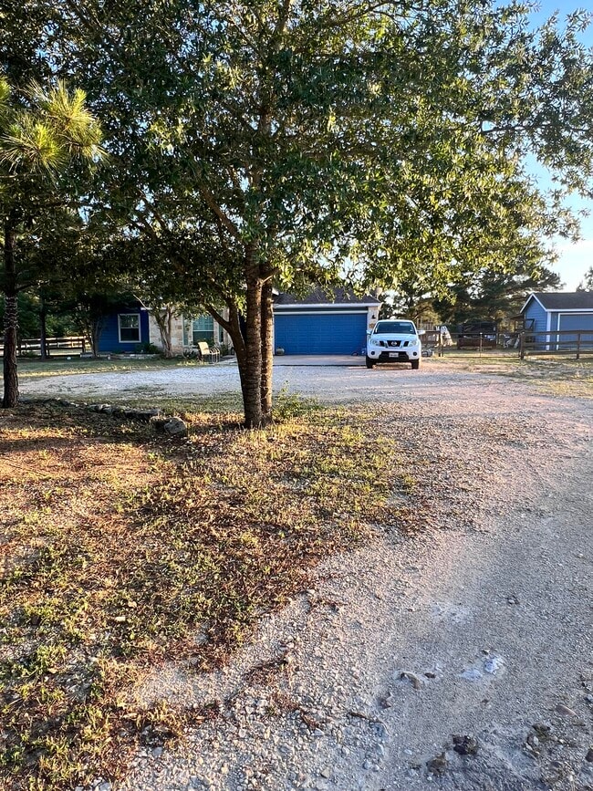 property at 122 Travis Ln N