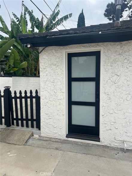 5461 Repetto Ave, Unit Studio in East Los Angeles, CA - Foto de edificio - Building Photo