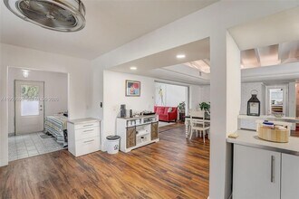 14530 Garden Dr in Miami, FL - Foto de edificio - Building Photo