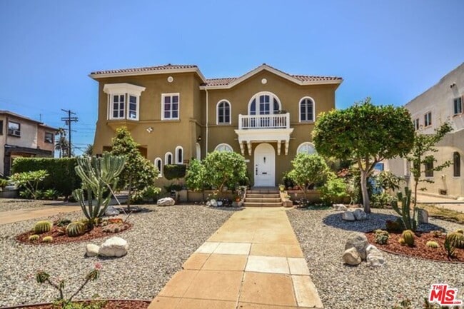 property at 4418 Victoria Park Pl