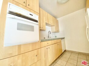 919 N Alfred St-Unit -104 in West Hollywood, CA - Building Photo - Building Photo