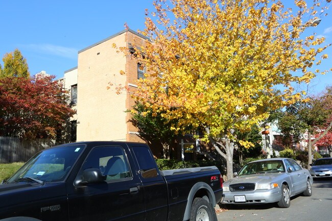 435 16th St SE in Washington, DC - Building Photo - Building Photo