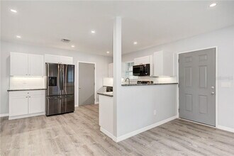 3006 McIntosh Rd in Sarasota, FL - Foto de edificio - Building Photo