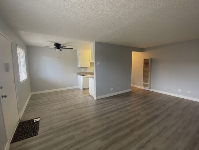 Capri Apartments Near Antioch Marina in Antioch, CA - Building Photo - Building Photo