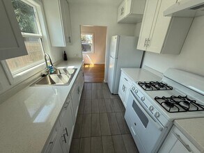 1302 W 109th St in Los Angeles, CA - Building Photo - Building Photo