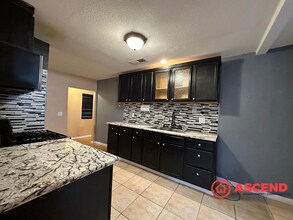 921 Wood St in Taft, CA - Building Photo - Building Photo
