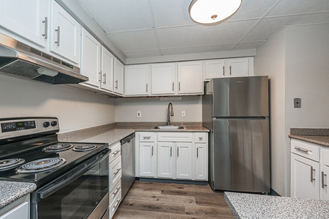Place Seville Apartments in Pittsburgh, PA - Building Photo