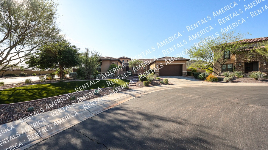 28806 N 67th Dr in Peoria, AZ - Foto de edificio