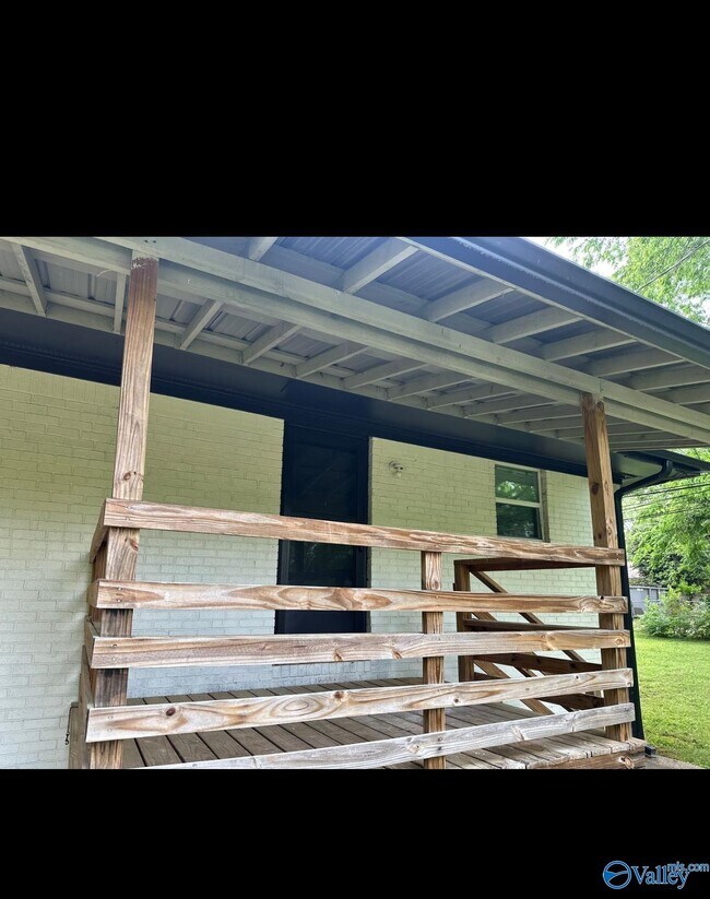 1114 NW Oakwood Ave in Huntsville, AL - Building Photo - Building Photo