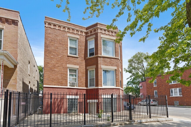 property at 3456 W Augusta Blvd