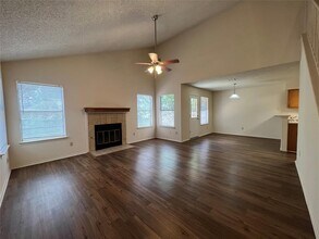 12919 Humphrey Dr in Austin, TX - Building Photo - Building Photo